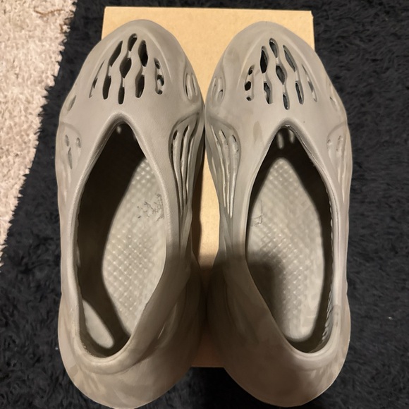 Adidas Yeezy Foam Runner “Stone Sage” size 11 with box - Picture 3 of 6
